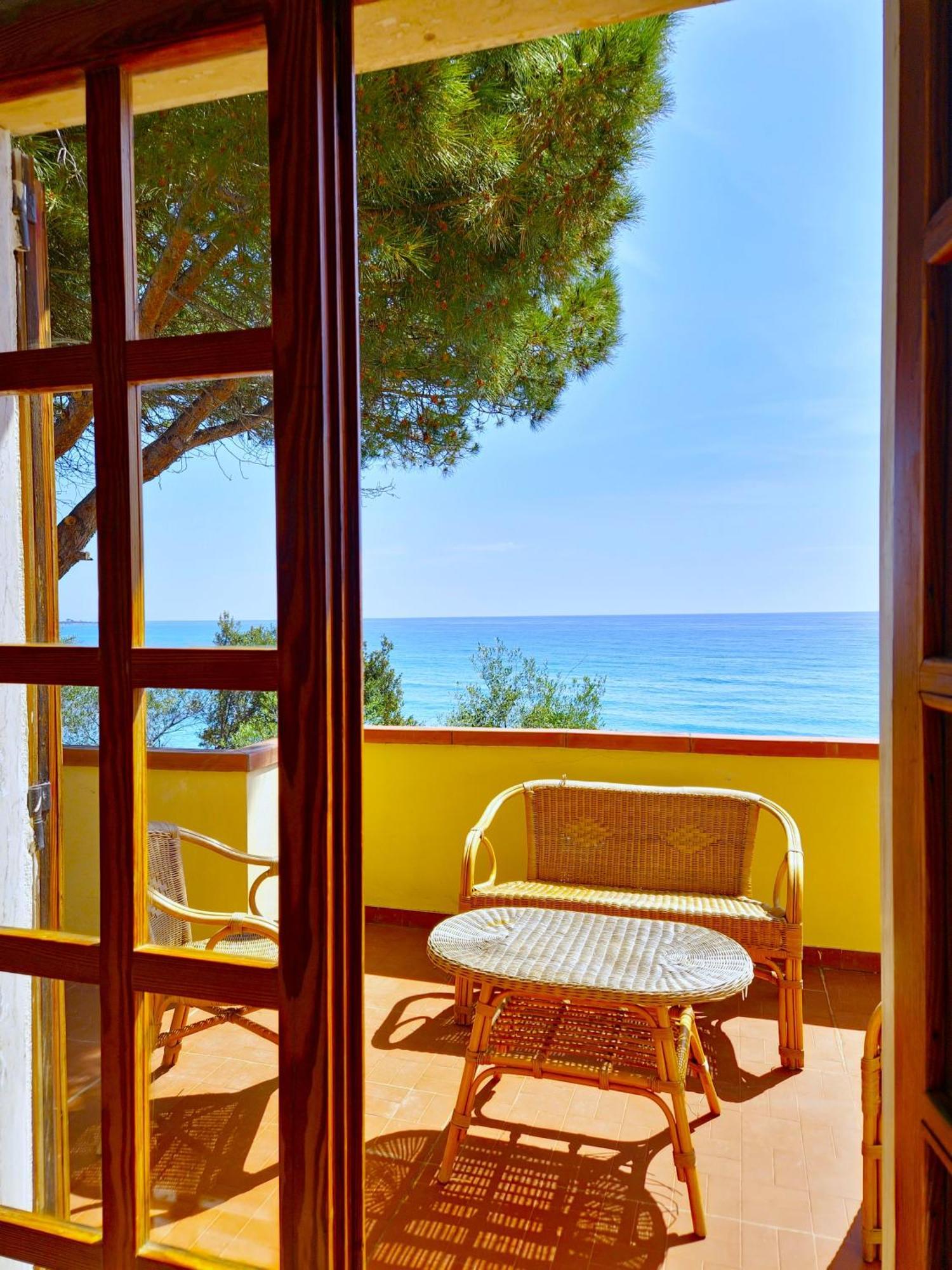 Villa Papiyon - Accesso Privato Alla Spiaggia 칼라리베로토 외부 사진